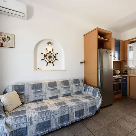 Aigaiou Avra * Parikia (Paros)