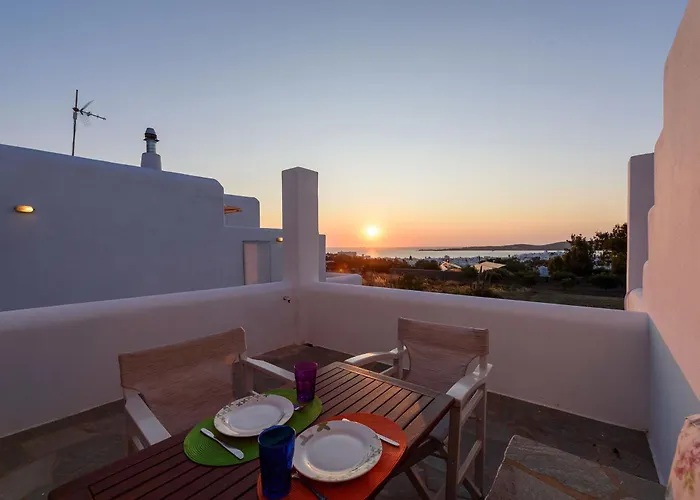 Aigaiou Avra * Parikia (Paros)