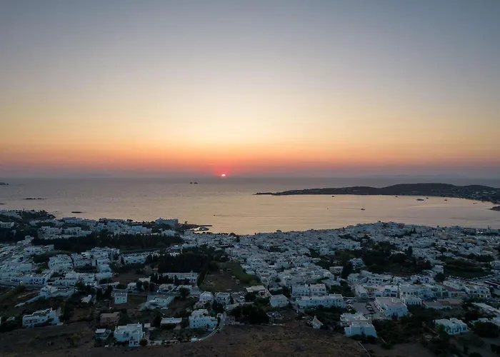 Aigaiou Avra * Parikia (Paros)