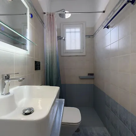 דירה Aigaiou Avra