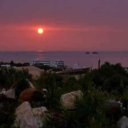 Aigaiou Avra * Parikia (Paros)